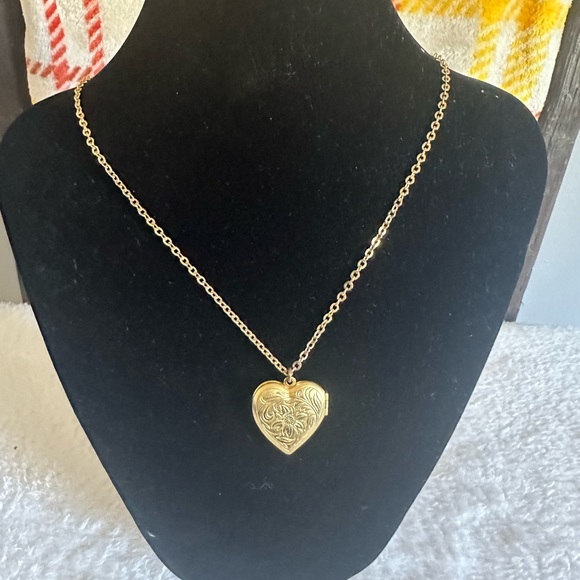 18K Gold Plated Heart Locket Necklace - Picture 1 of 5